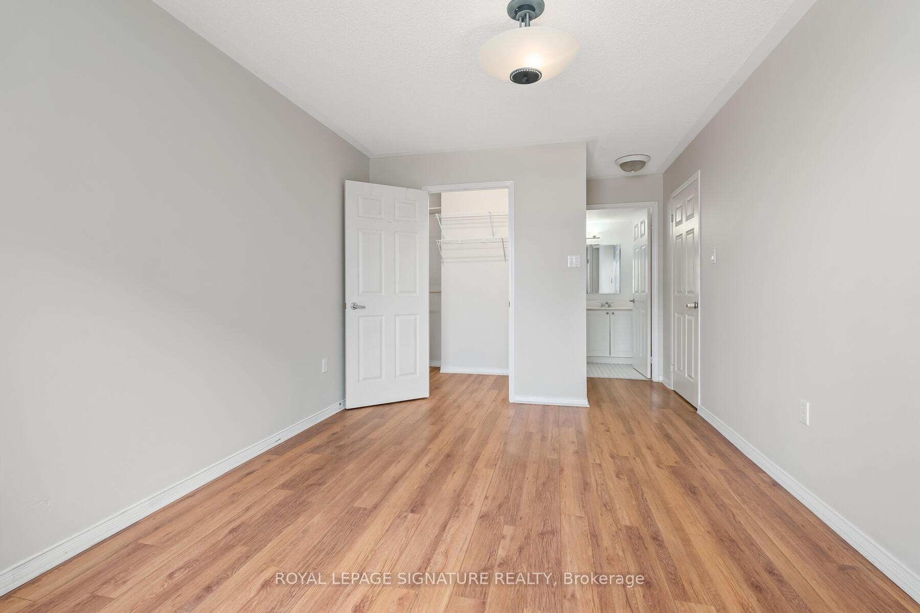 606-887 Bay Street, Toronto, ON - Indoor Photo Showing Other Room