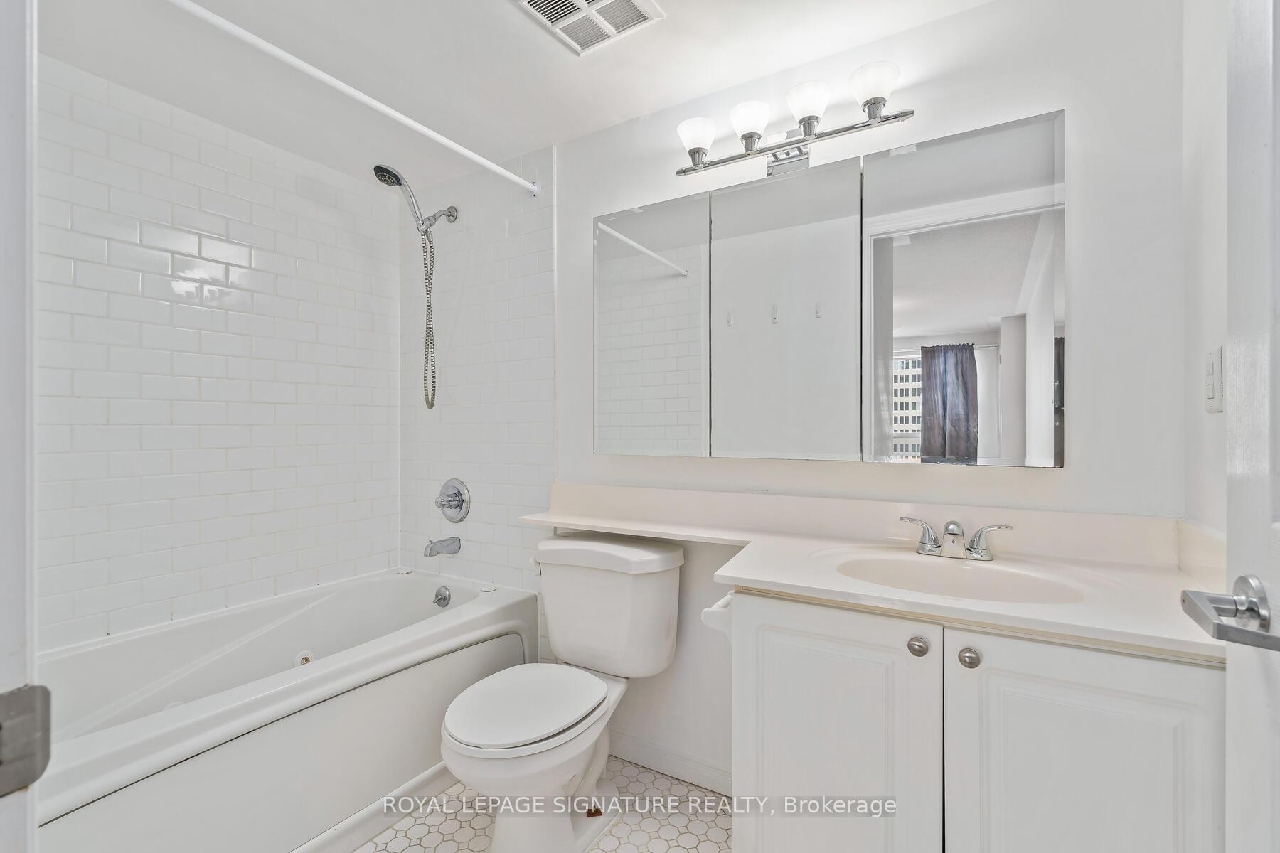 606-887 Bay Street, Toronto, ON - Indoor Photo Showing Bathroom