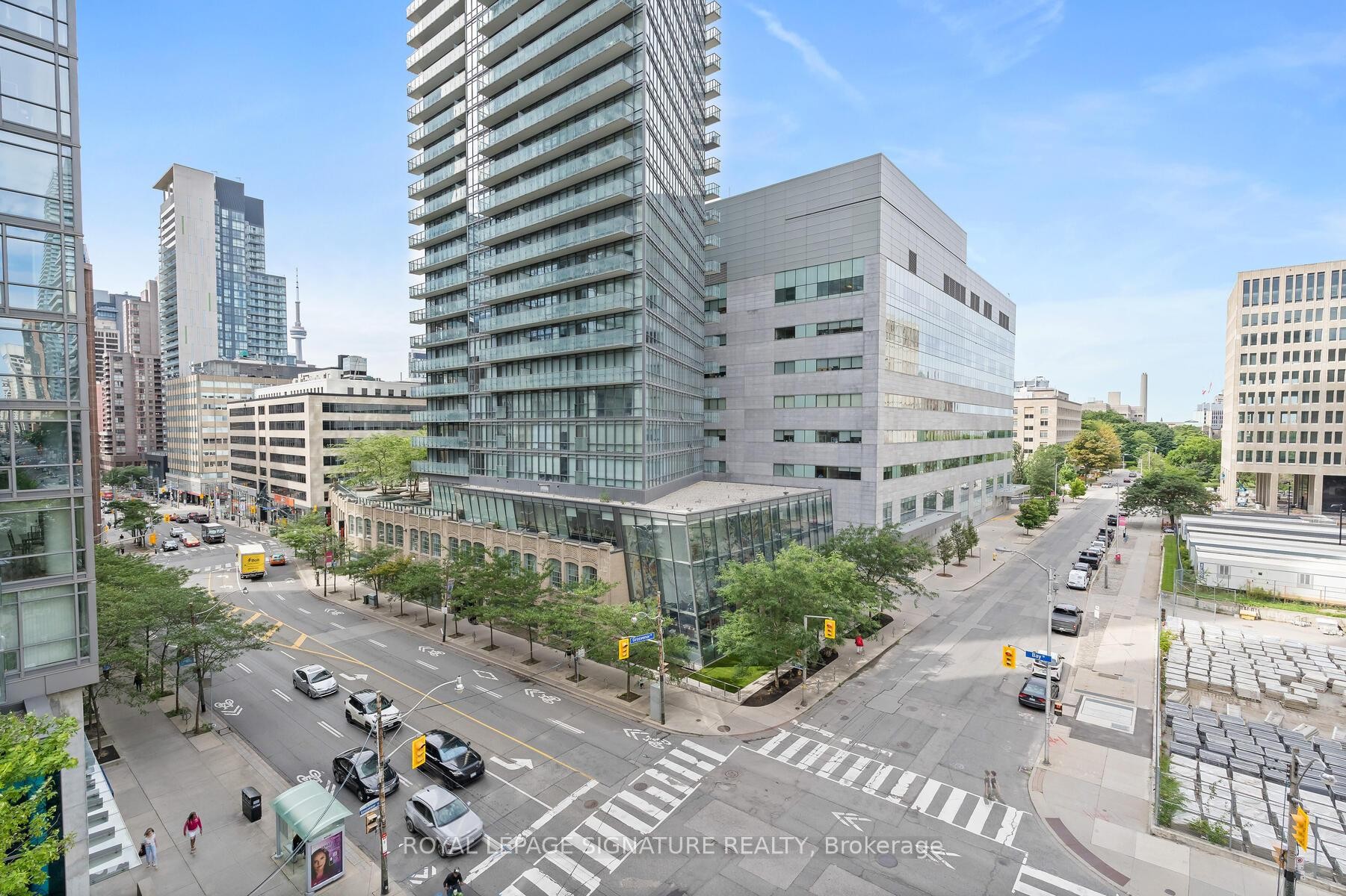 606-887 Bay Street, Toronto, ON - Outdoor With Facade