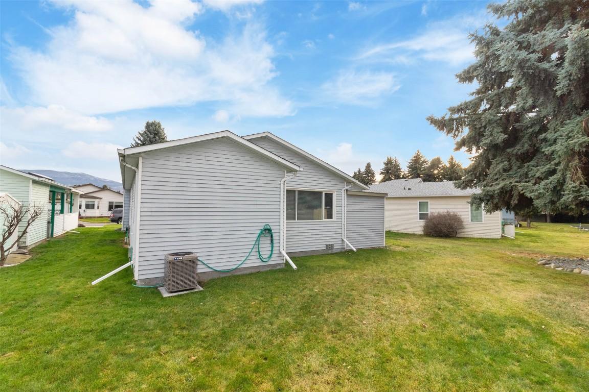 197-1255 Raymer Avenue, Kelowna, BC - Outdoor With Exterior