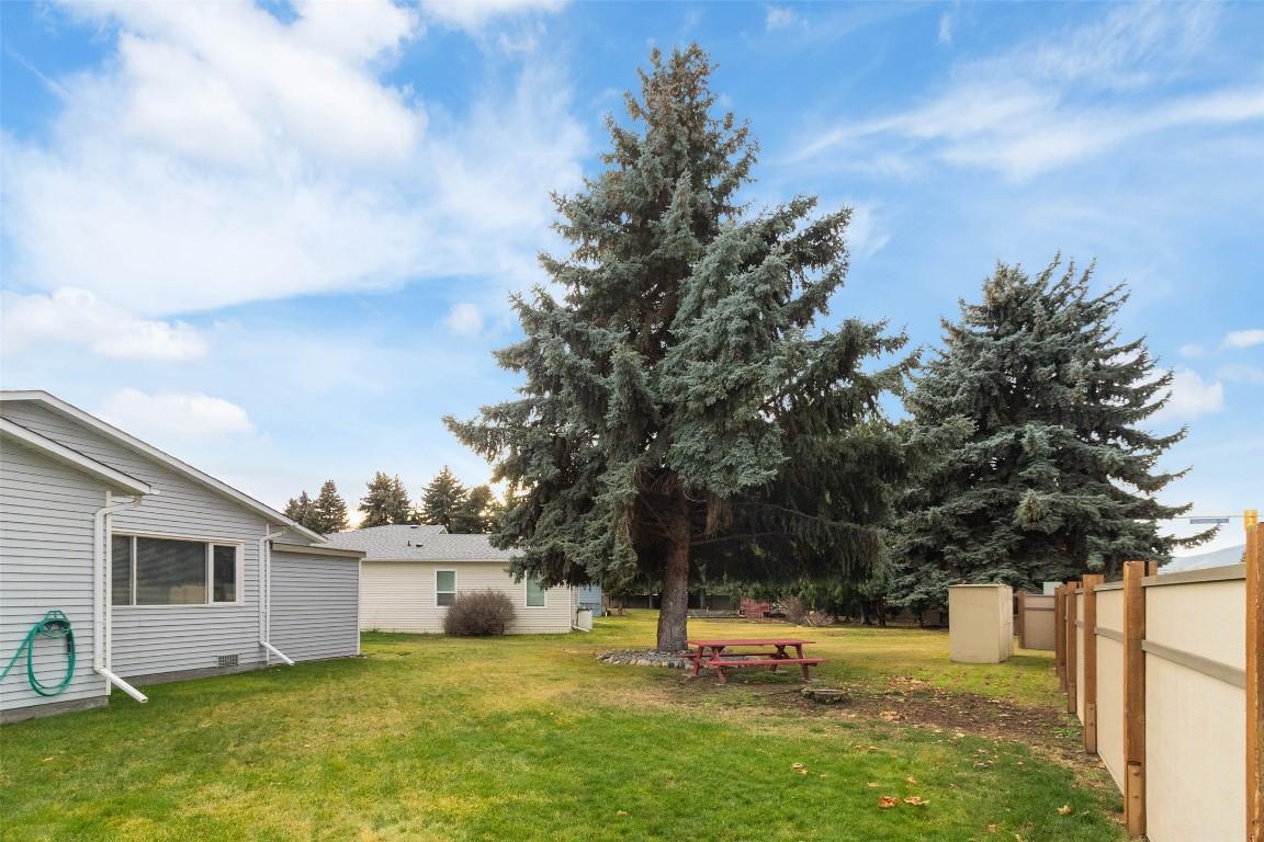 197-1255 Raymer Avenue, Kelowna, BC - Outdoor