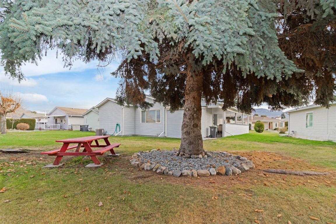 197-1255 Raymer Avenue, Kelowna, BC - Outdoor