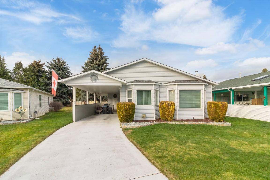 197-1255 Raymer Avenue, Kelowna, BC - Outdoor With Deck Patio Veranda With Facade