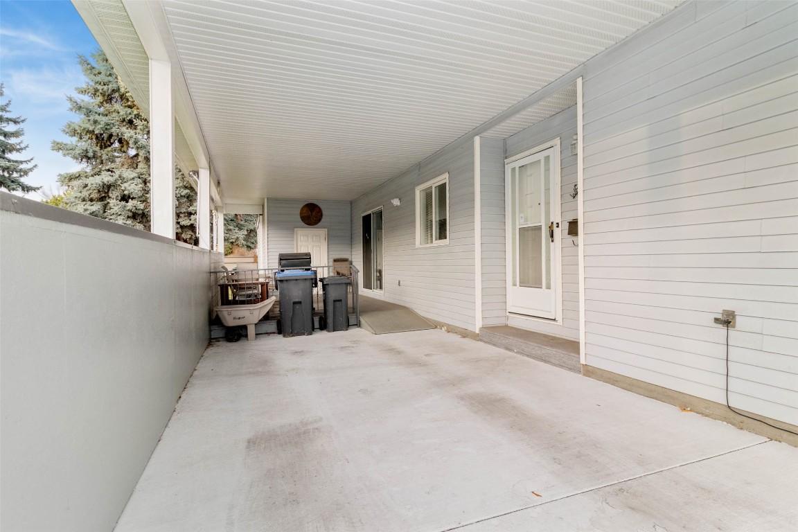 197-1255 Raymer Avenue, Kelowna, BC - Outdoor With Exterior