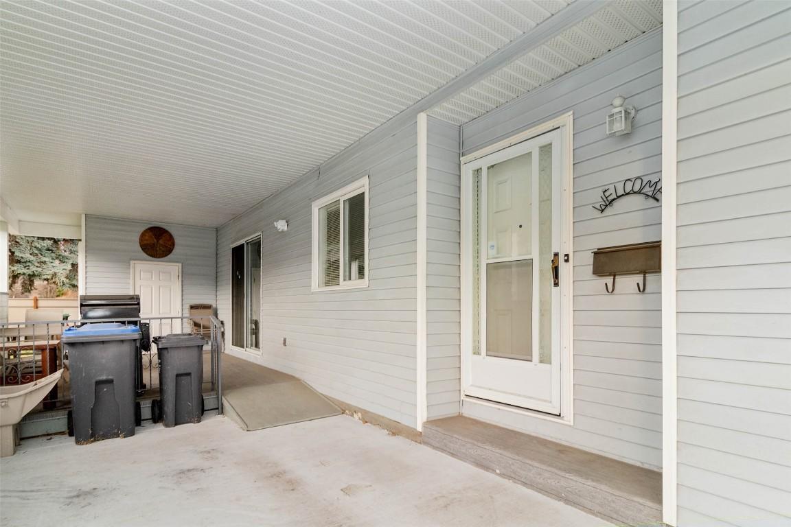 197-1255 Raymer Avenue, Kelowna, BC - Outdoor With Exterior