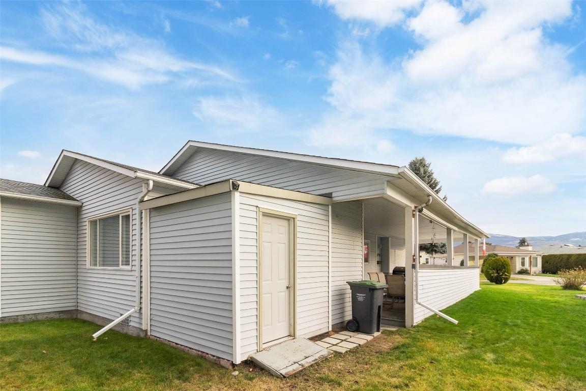 197-1255 Raymer Avenue, Kelowna, BC - Outdoor