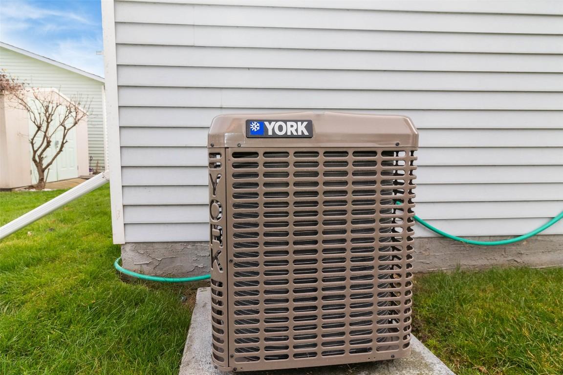 197-1255 Raymer Avenue, Kelowna, BC - Outdoor