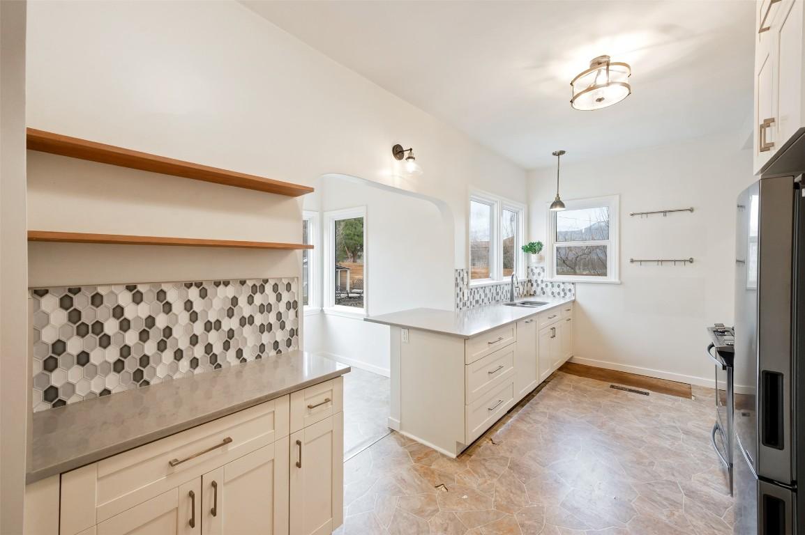 824 Road 2, Oliver, BC - Indoor Photo Showing Other Room