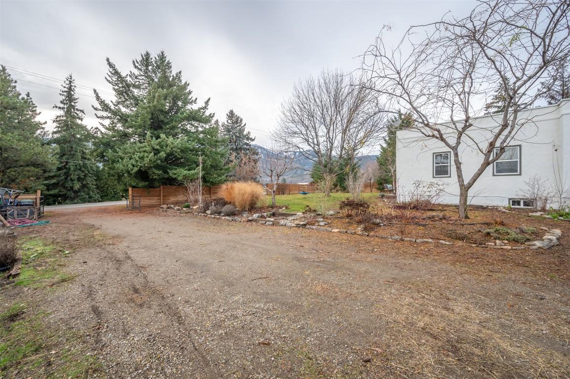 824 Road 2, Oliver, BC - Outdoor