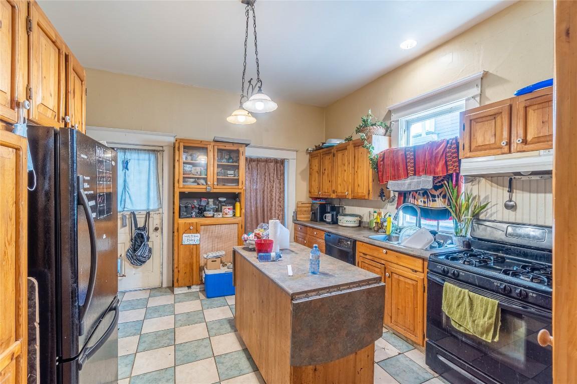 608 St Paul Street, Kamloops, BC - Indoor Photo Showing Kitchen