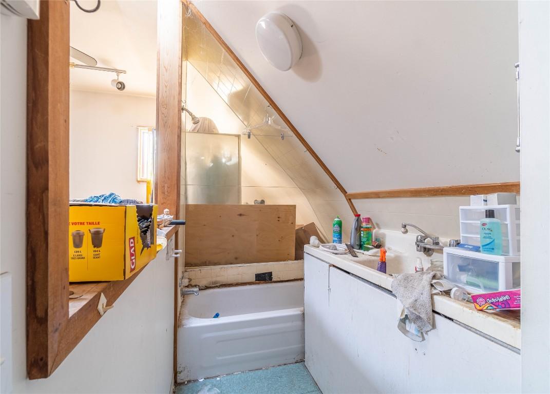 608 St Paul Street, Kamloops, BC - Indoor