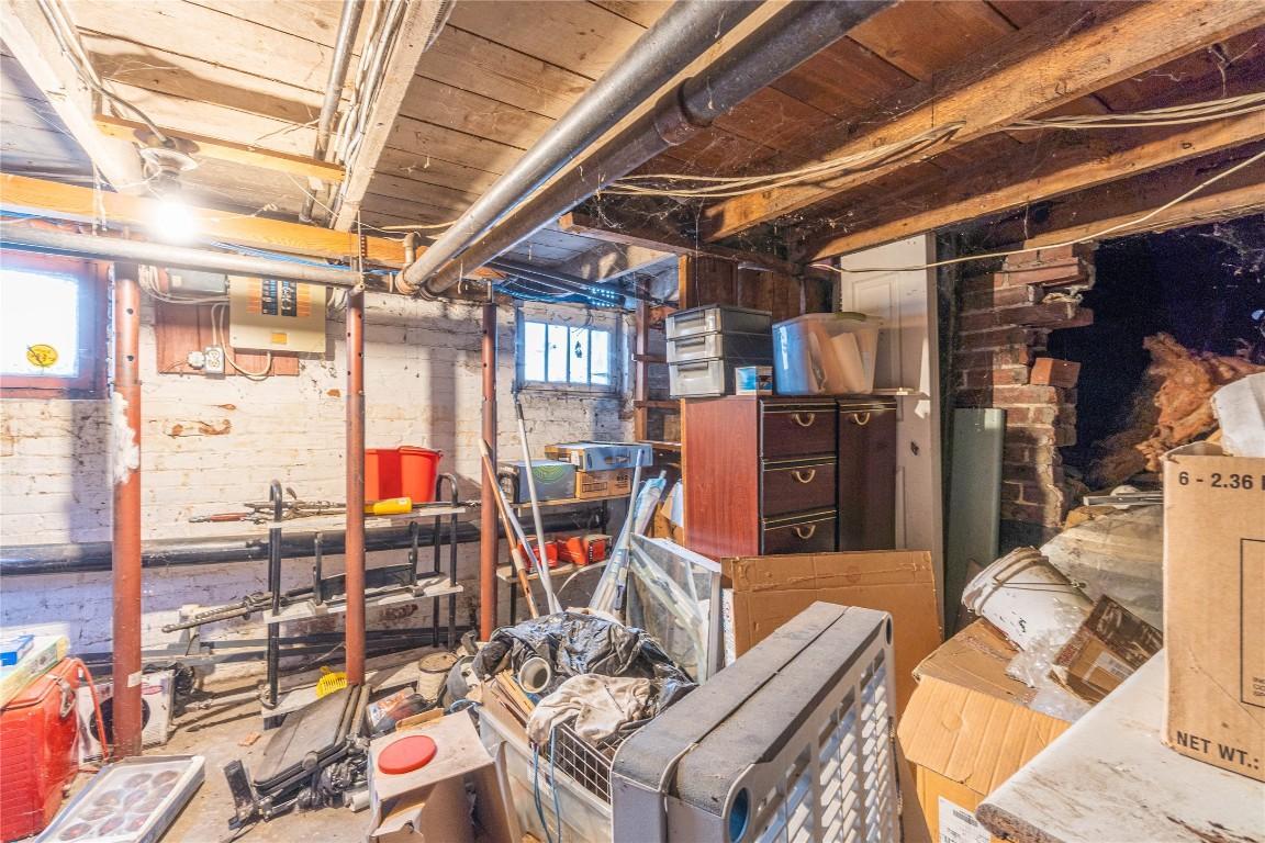 608 St Paul Street, Kamloops, BC - Indoor Photo Showing Basement