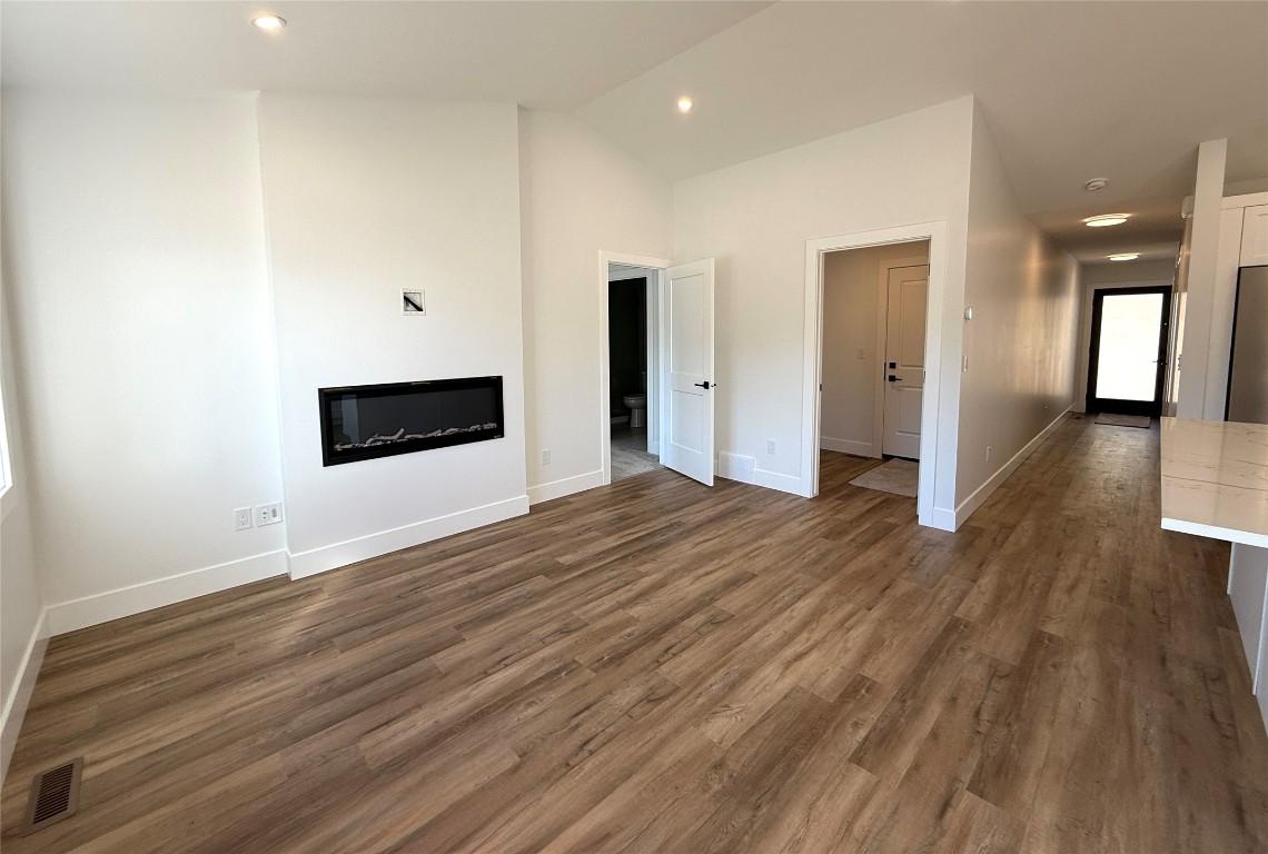 20 Kimberley Avenue, Kimberley, BC - Indoor With Fireplace