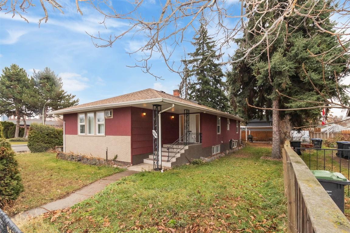 1043 Harvey Avenue, Kelowna, BC - Outdoor