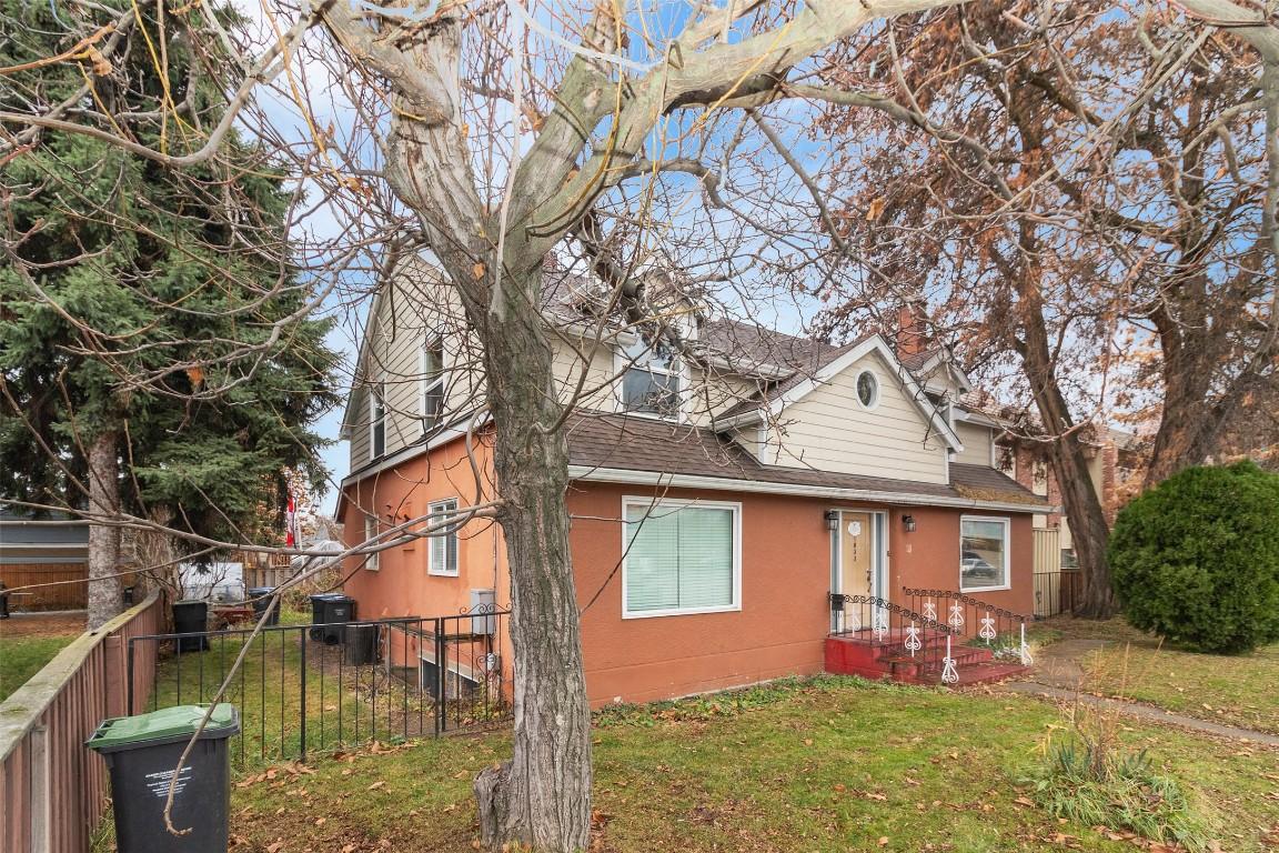 1033 Harvey Avenue, Kelowna, BC - Outdoor