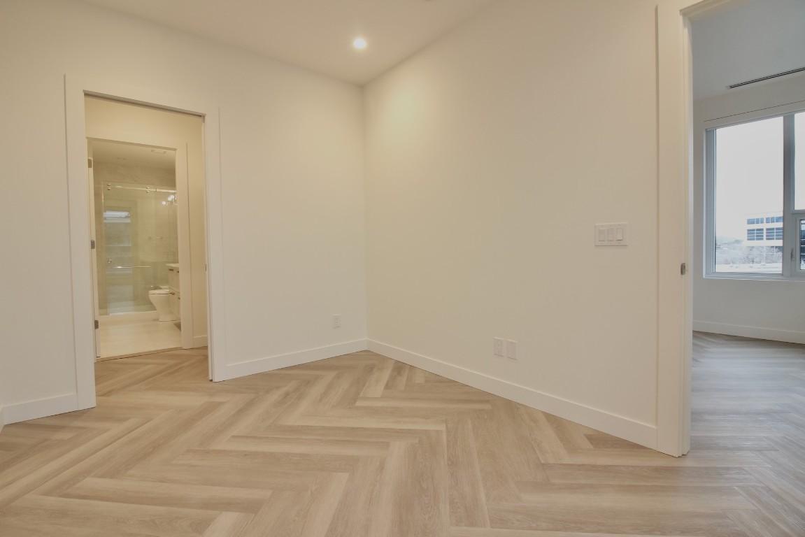 411-3340 Lakeshore Road, Kelowna, BC - Indoor Photo Showing Other Room