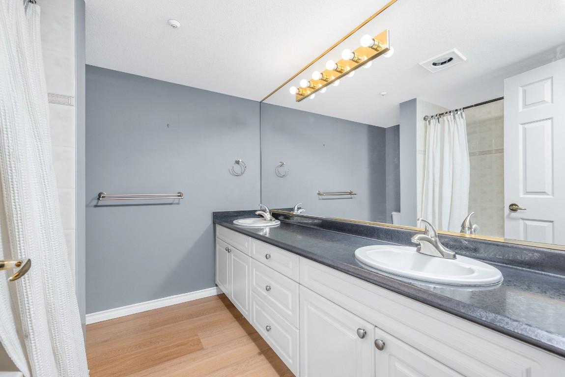 213-3300 Centennial Drive, Vernon, BC - Indoor Photo Showing Bathroom
