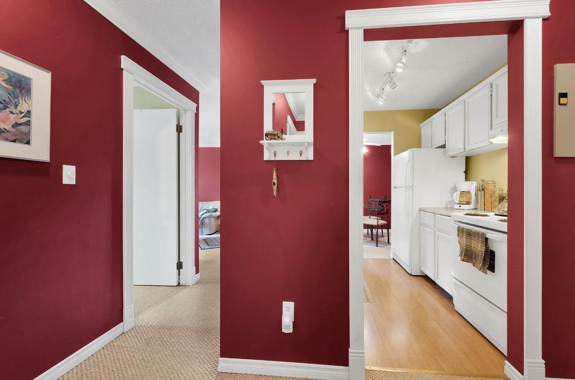 16-245 Park Drive, Clearwater, BC - Indoor Photo Showing Kitchen