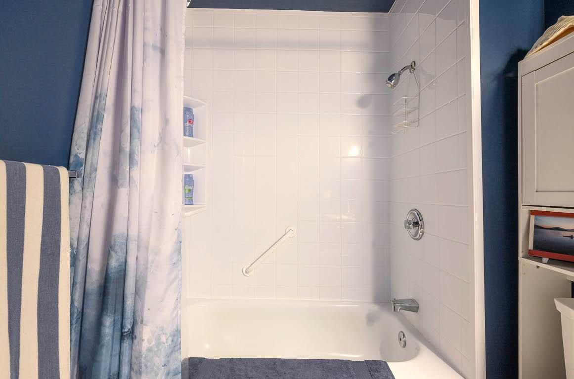 16-245 Park Drive, Clearwater, BC - Indoor Photo Showing Bathroom