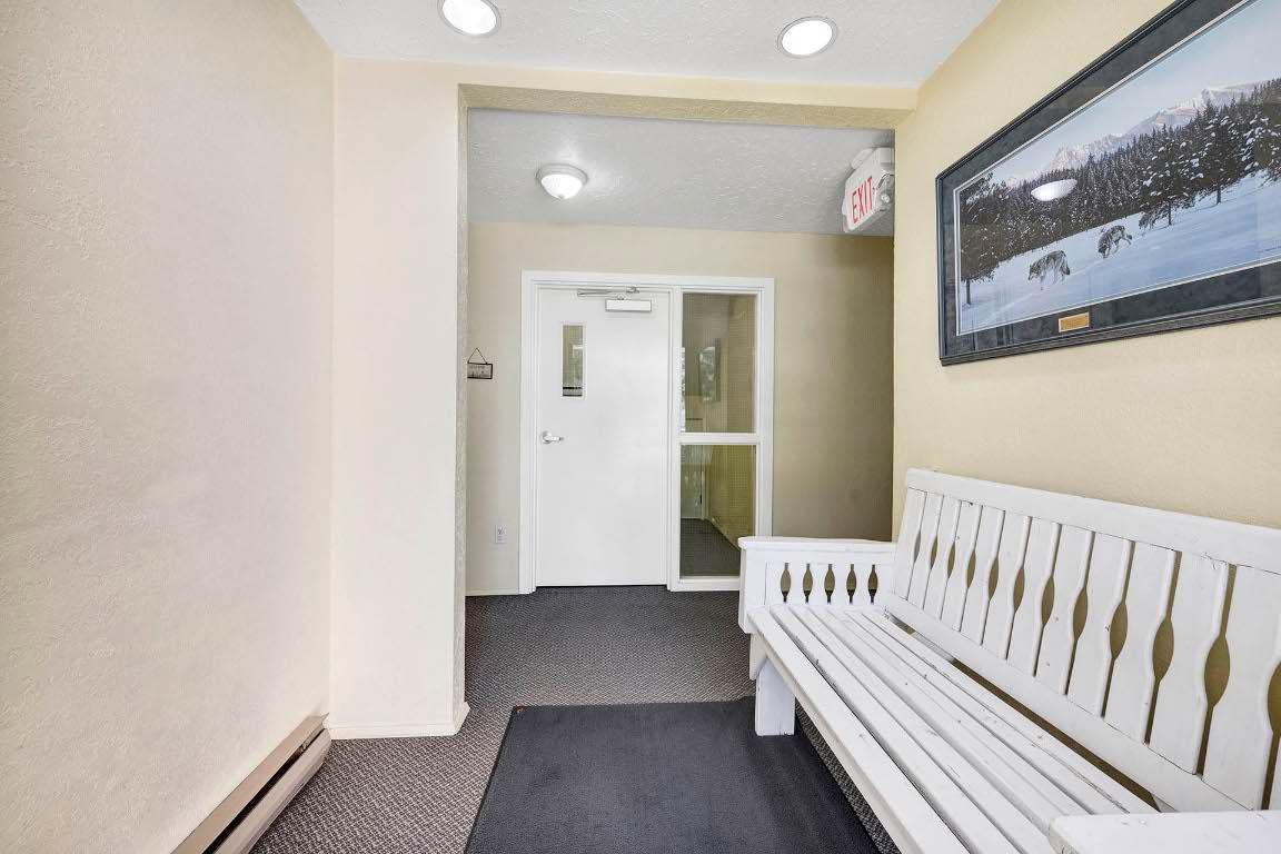 16-245 Park Drive, Clearwater, BC - Indoor Photo Showing Other Room