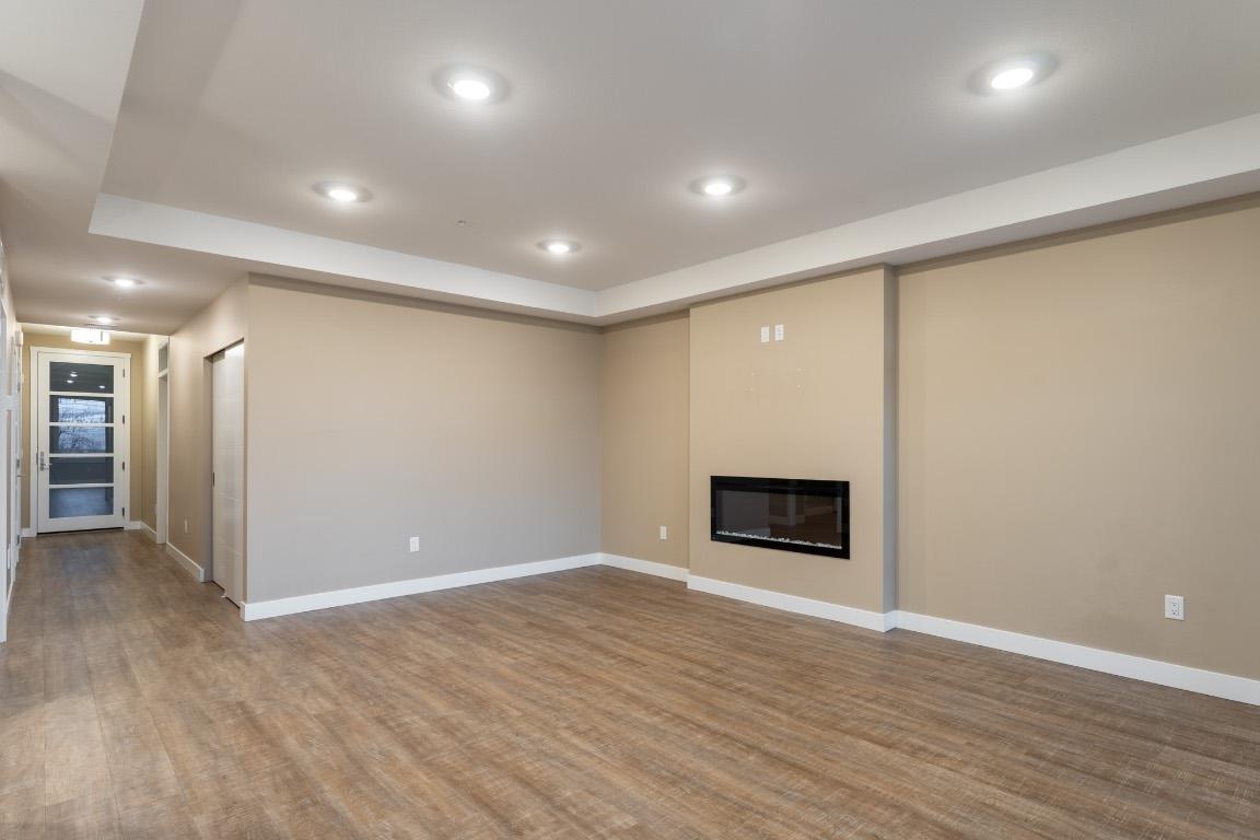 5-9700 Santina Road, Lake Country, BC - Indoor With Fireplace