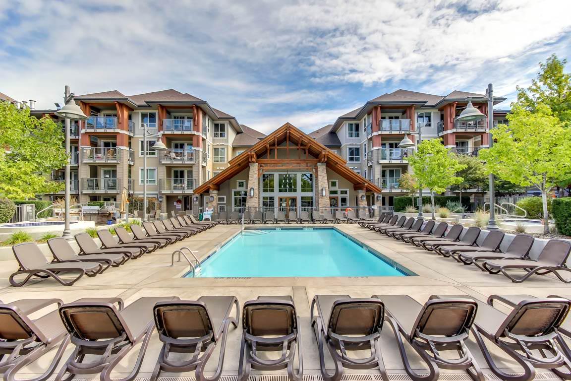 334-1099 Sunset Drive, Kelowna, BC - Outdoor With In Ground Pool