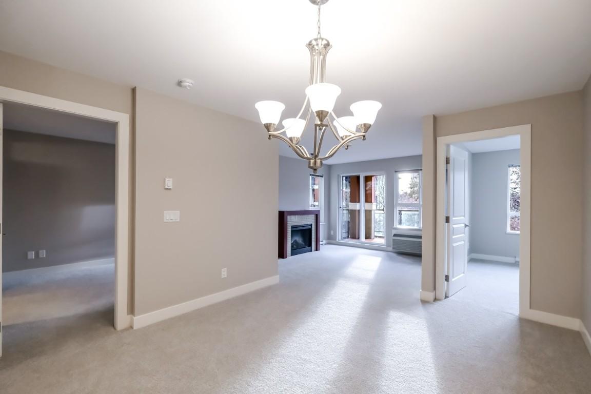 334-1099 Sunset Drive, Kelowna, BC - Indoor With Fireplace