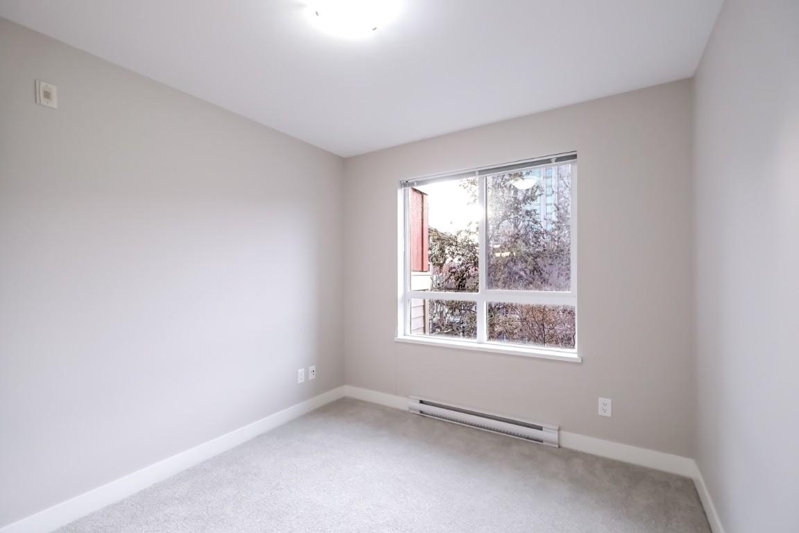 334-1099 Sunset Drive, Kelowna, BC - Indoor Photo Showing Other Room