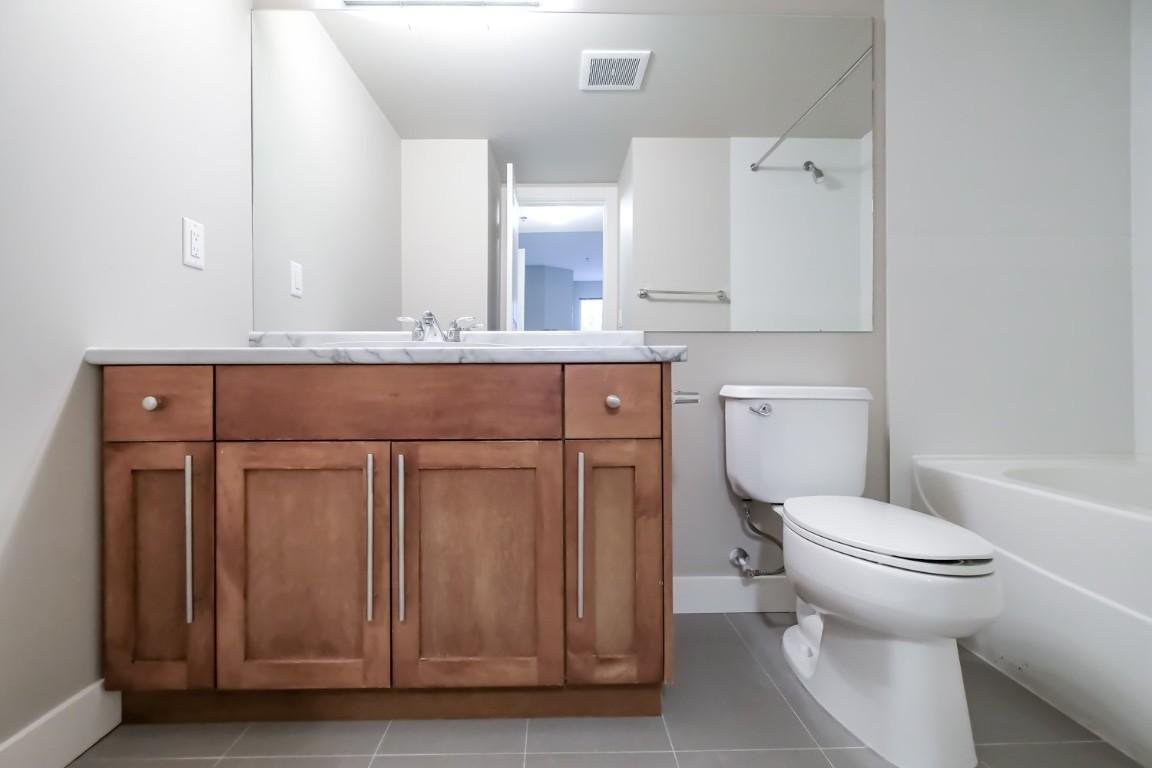 334-1099 Sunset Drive, Kelowna, BC - Indoor Photo Showing Bathroom
