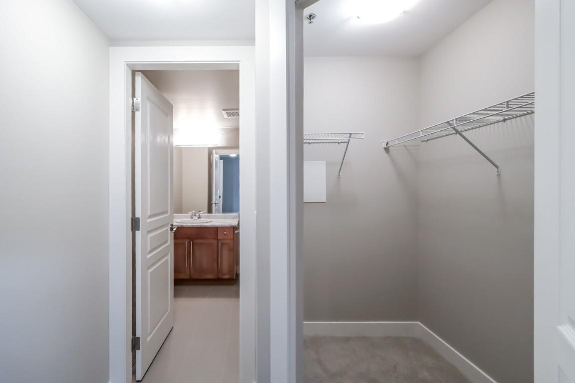 334-1099 Sunset Drive, Kelowna, BC - Indoor With Storage