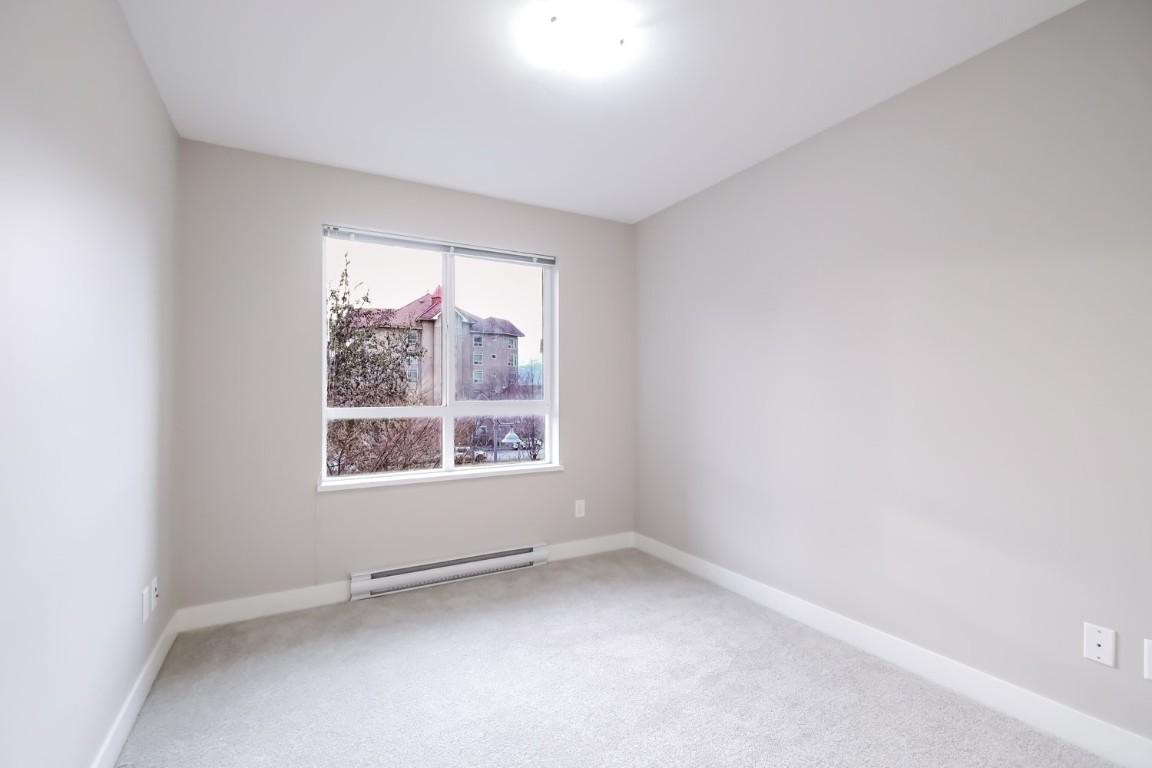 334-1099 Sunset Drive, Kelowna, BC - Indoor Photo Showing Other Room