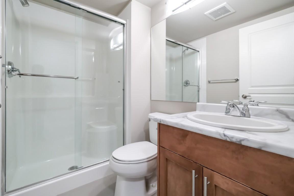 334-1099 Sunset Drive, Kelowna, BC - Indoor Photo Showing Bathroom