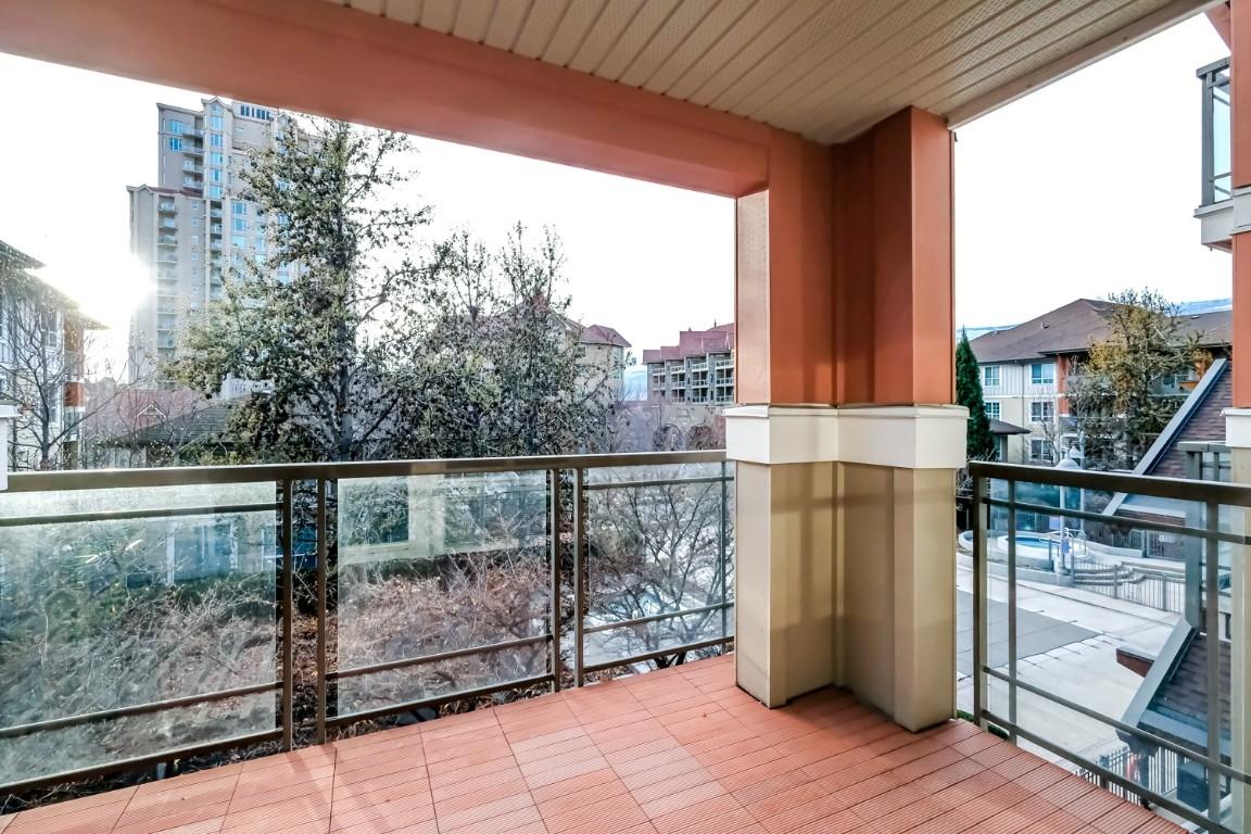 334-1099 Sunset Drive, Kelowna, BC - Outdoor With Exterior