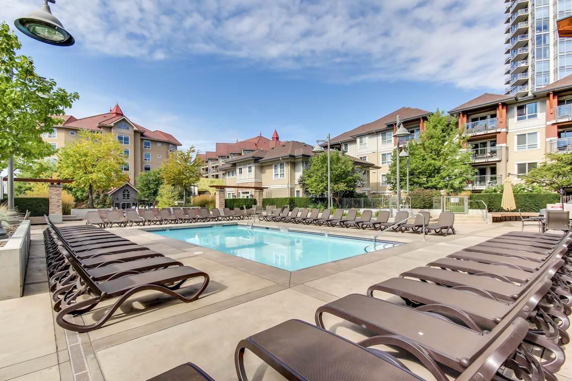 334-1099 Sunset Drive, Kelowna, BC - Outdoor With In Ground Pool