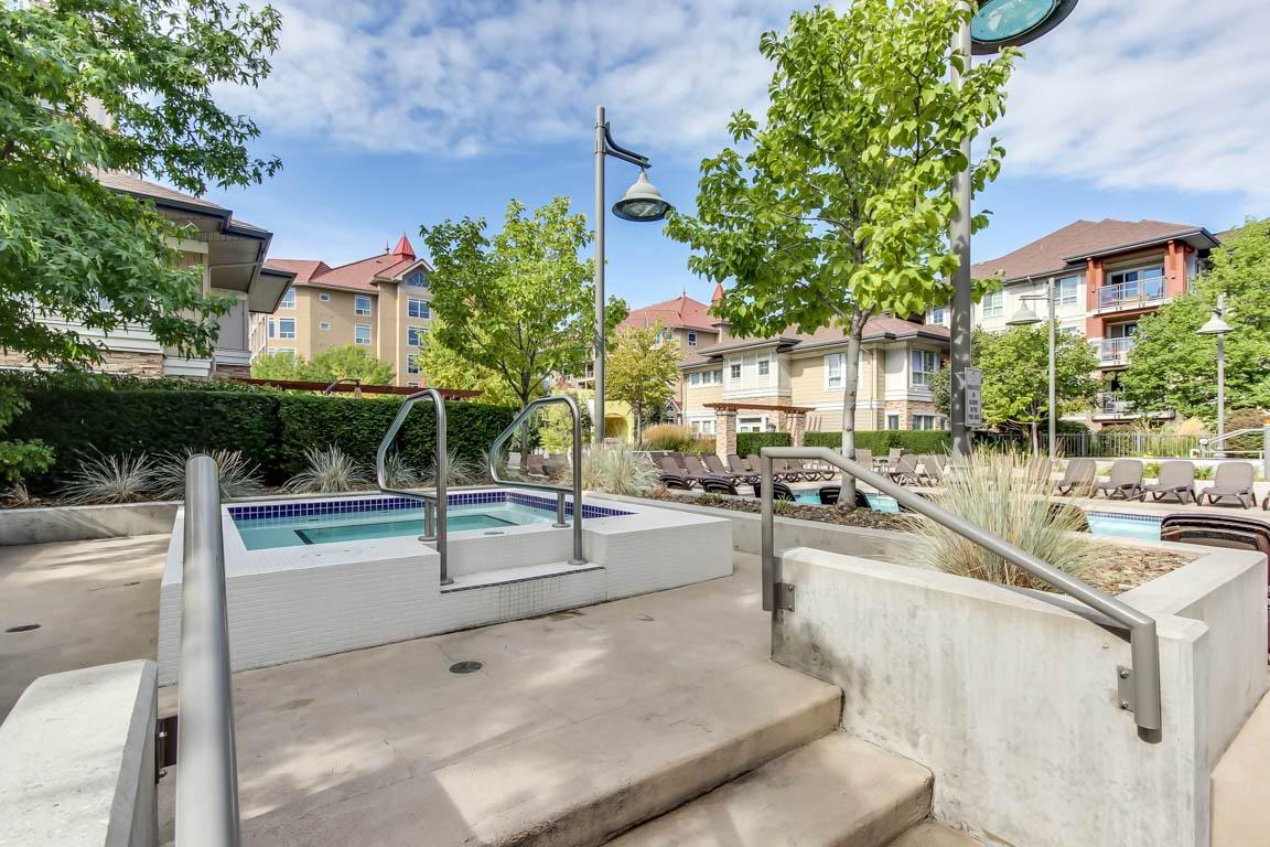 334-1099 Sunset Drive, Kelowna, BC - Outdoor With In Ground Pool