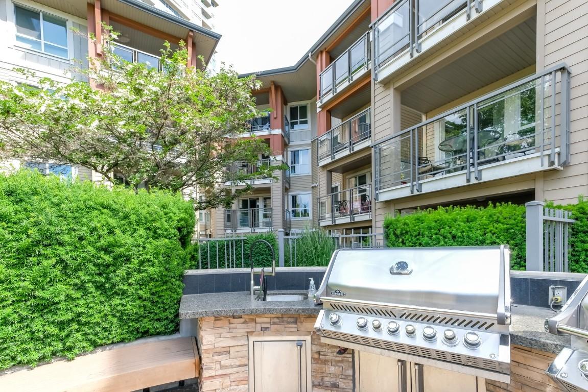 334-1099 Sunset Drive, Kelowna, BC - Outdoor