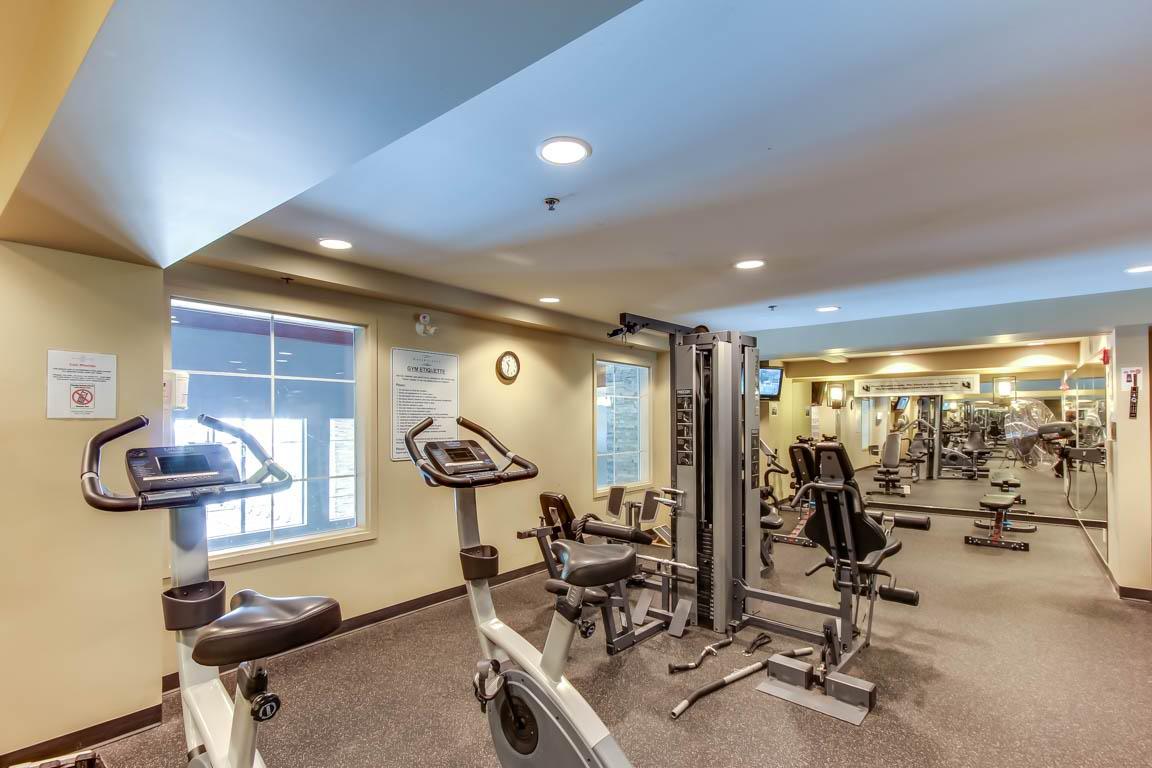 334-1099 Sunset Drive, Kelowna, BC - Indoor Photo Showing Gym Room