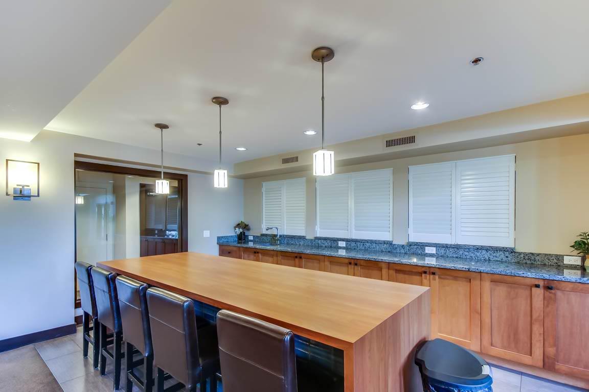 334-1099 Sunset Drive, Kelowna, BC - Indoor