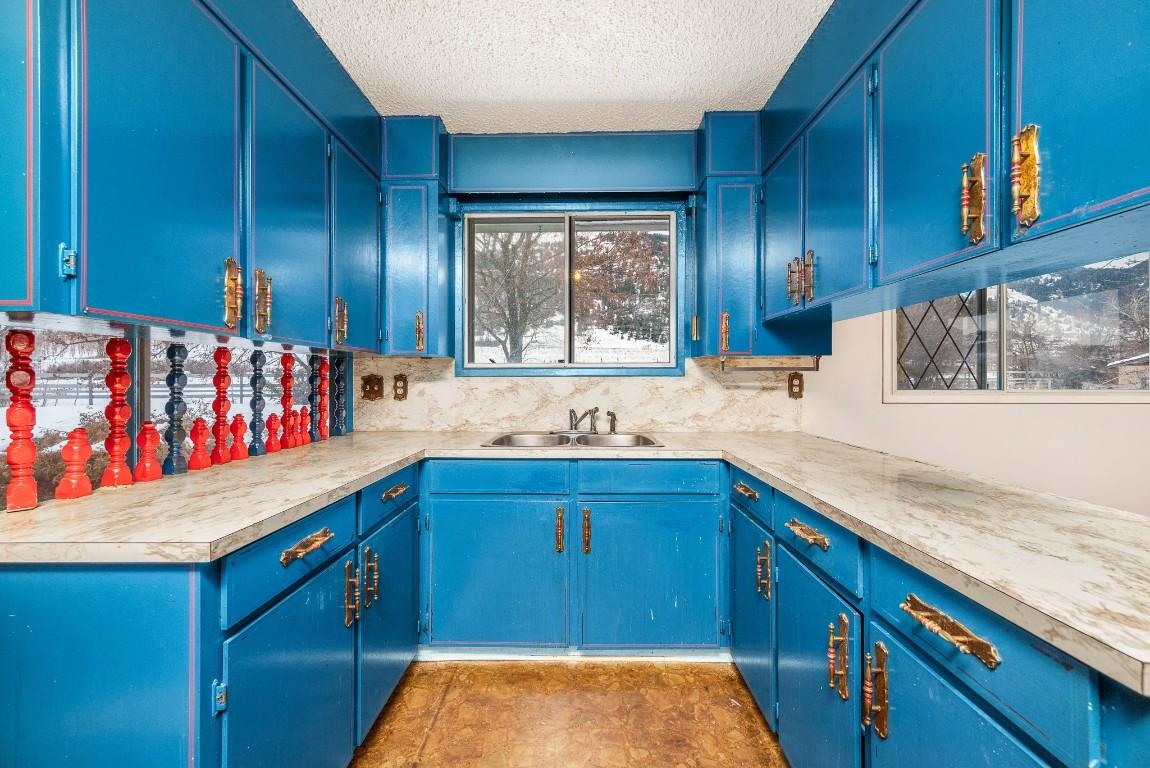 6920 Buchanan Road, Coldstream, BC - Indoor Photo Showing Other Room With In Ground Pool