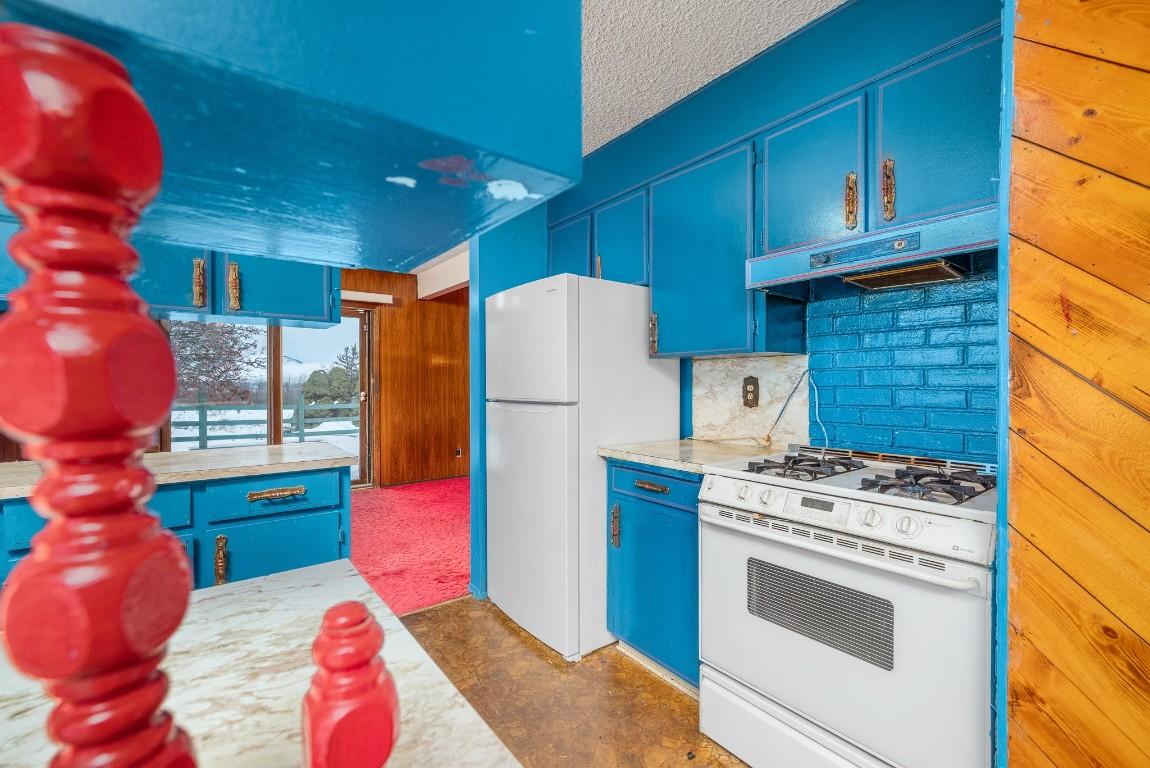 6920 Buchanan Road, Coldstream, BC - Indoor Photo Showing Kitchen