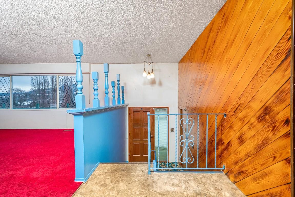 6920 Buchanan Road, Coldstream, BC - Indoor