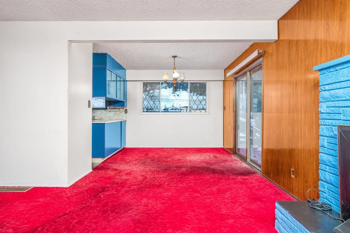 6920 Buchanan Road, Coldstream, BC - Indoor Photo Showing Bedroom