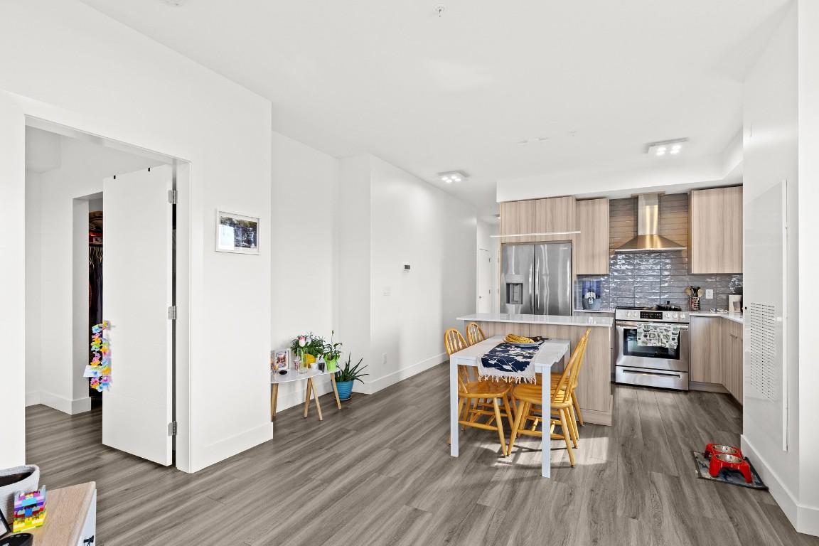405-3634 Mission Springs Drive, Kelowna, BC - Indoor Photo Showing Kitchen