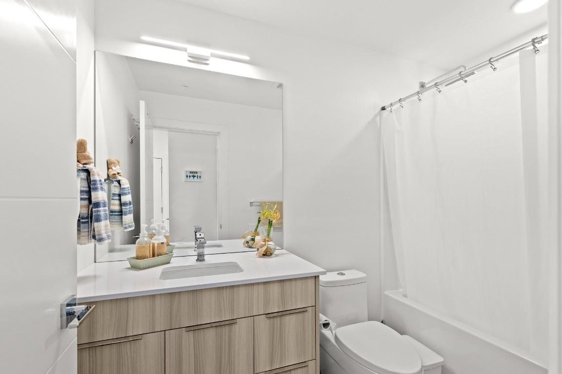 405-3634 Mission Springs Drive, Kelowna, BC - Indoor Photo Showing Bathroom