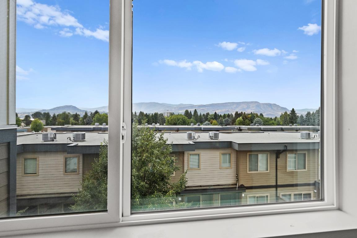 405-3634 Mission Springs Drive, Kelowna, BC - Photo Showing Other Room