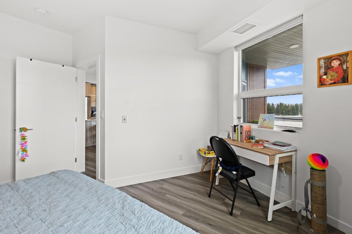 405-3634 Mission Springs Drive, Kelowna, BC - Indoor Photo Showing Bedroom
