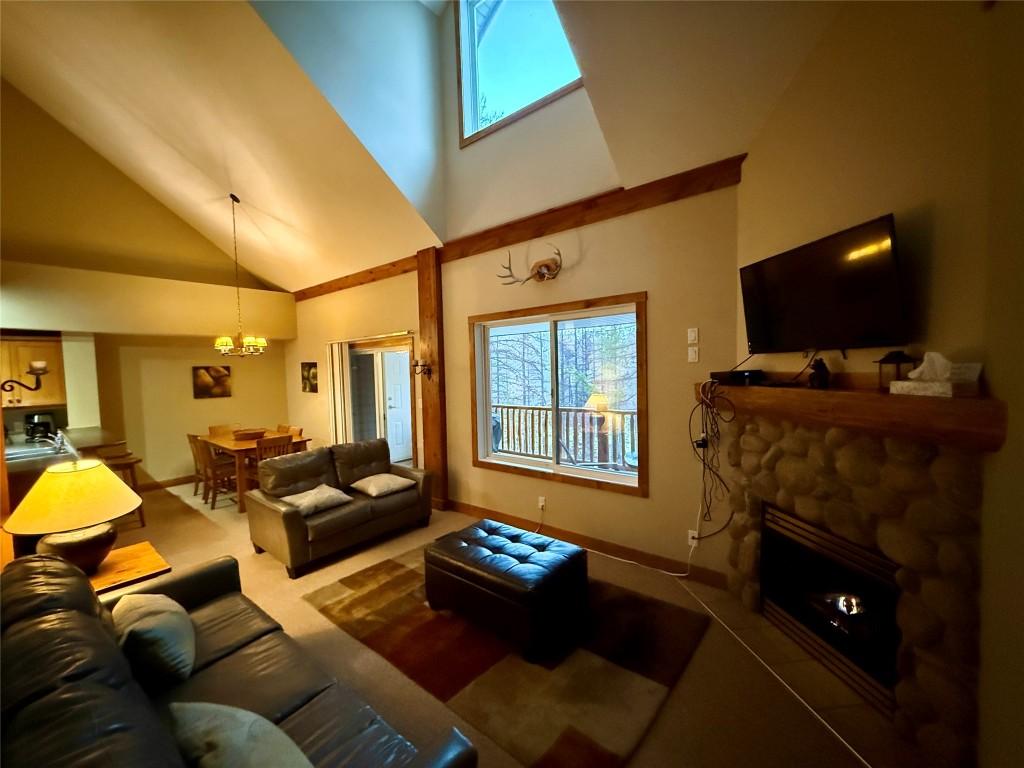 210-300 Stemwinder Drive, Kimberley, BC - Indoor Photo Showing Living Room With Fireplace