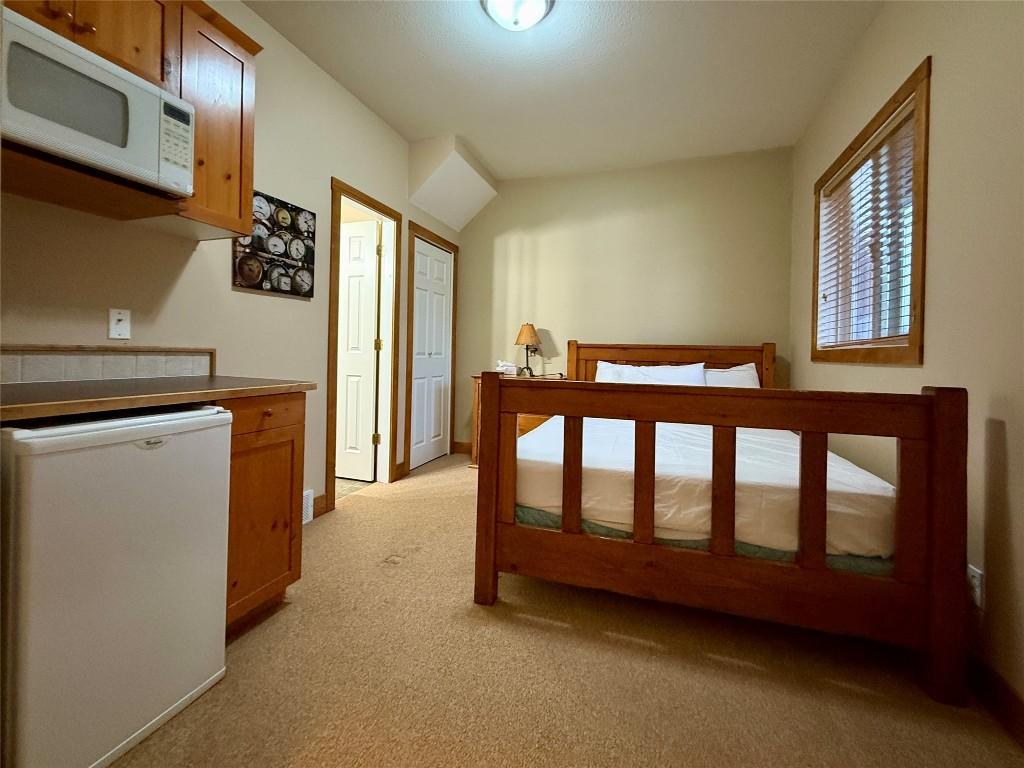 210-300 Stemwinder Drive, Kimberley, BC - Indoor Photo Showing Bedroom