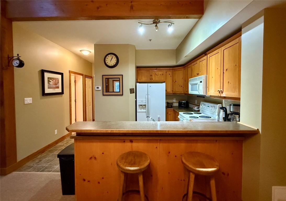 210-300 Stemwinder Drive, Kimberley, BC - Indoor Photo Showing Kitchen