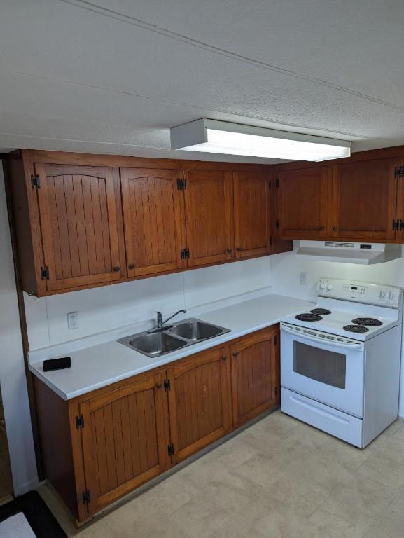 7-4395 Trans Canada Highway East Highway, Kamloops, BC